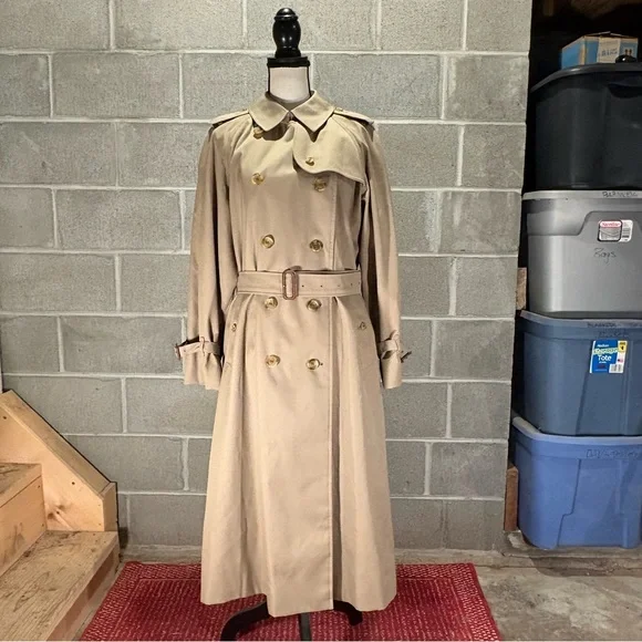 Burberry trench coat. - Picture 2 of 14